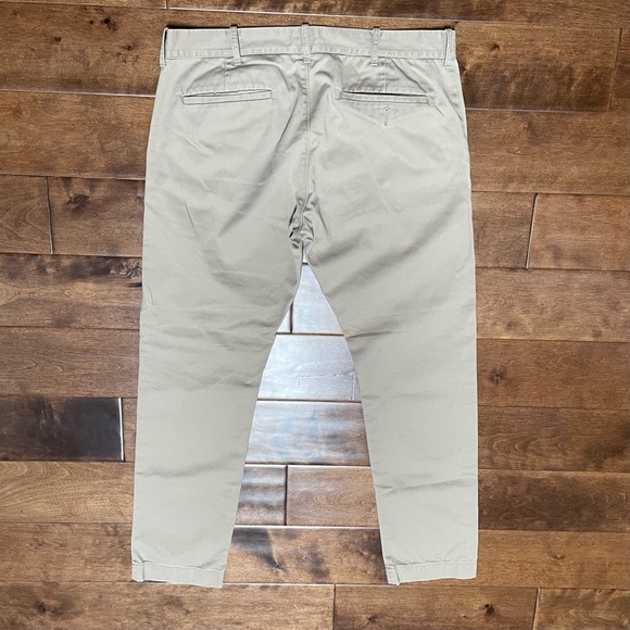 J Crew khaki / tan colored men’s pants size 33 waist and 30 inseam. - Picture 2 of 3